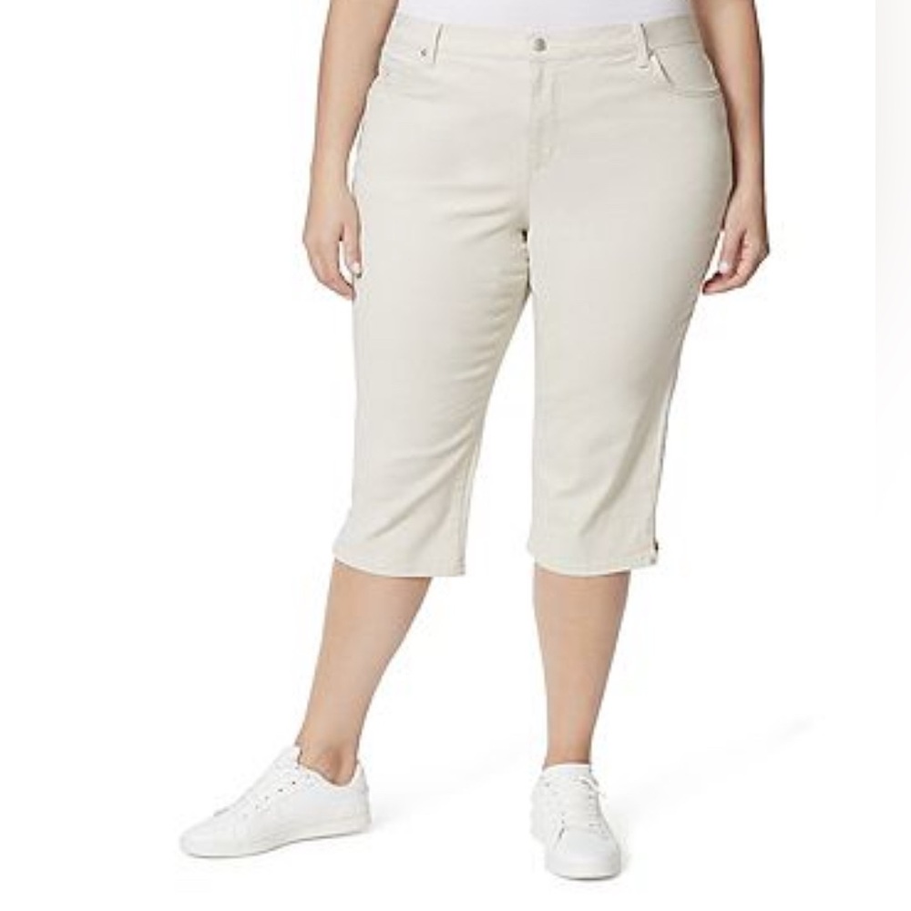 NEW…Gloria Vanderbilt Amanda Plus Size Capri Pants